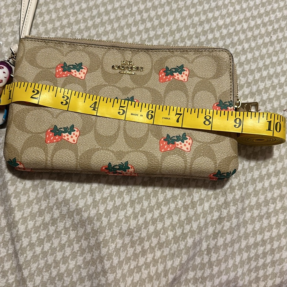 Tan multi colored wallet wristlet used once - Picture 10 of 12